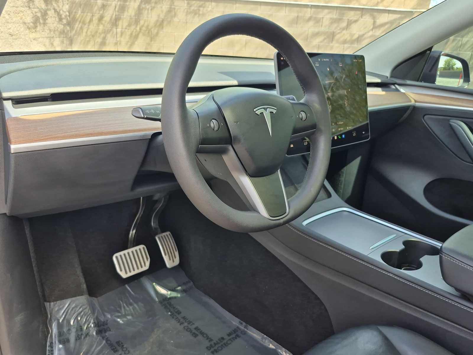 Used 2024 Tesla Model Y Long Range AWD/4WD image 2