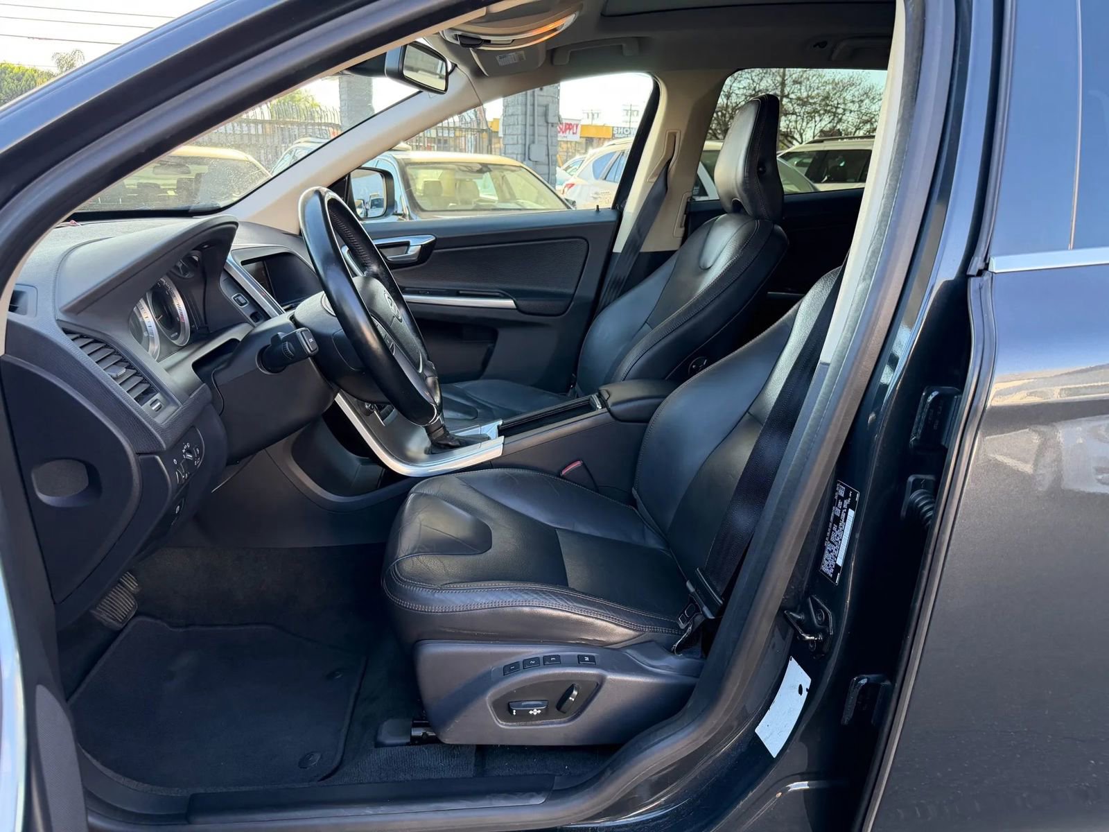 Used 2013 Volvo XC60 T6 image 28