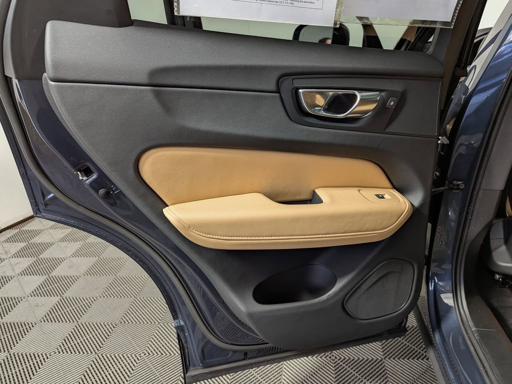 Used 2023 Volvo XC60 B5 Ultimate w/ Climate Package image 45