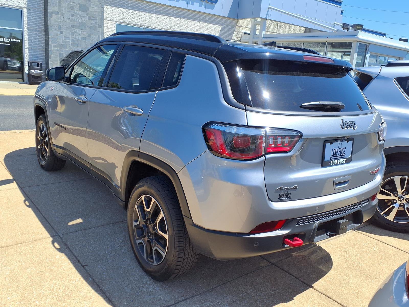 Used 2019 Jeep Compass Trailhawk w/ Cold Weather Group AWD/4WD image 2