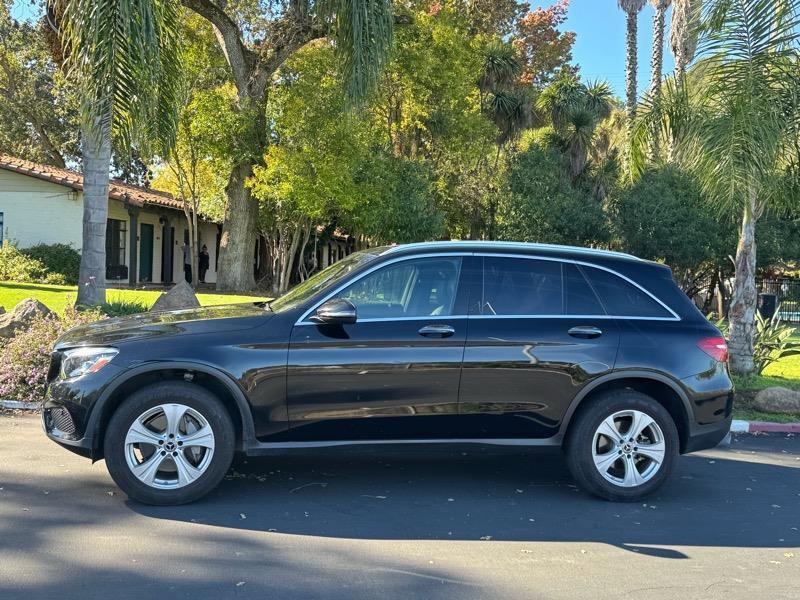 Used 2018 Mercedes-Benz GLC 300 4MATIC image 2
