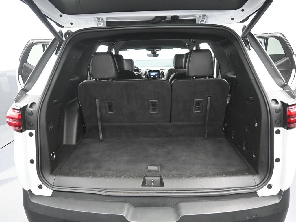 Used 2023 Chevrolet Traverse LT w/ Rear Camera Mirror Package AWD/4WD image 11