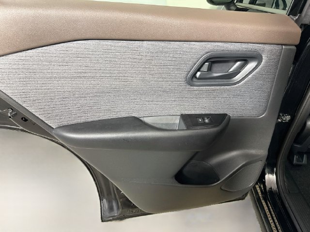Used 2023 Nissan Rogue S FWD image 25