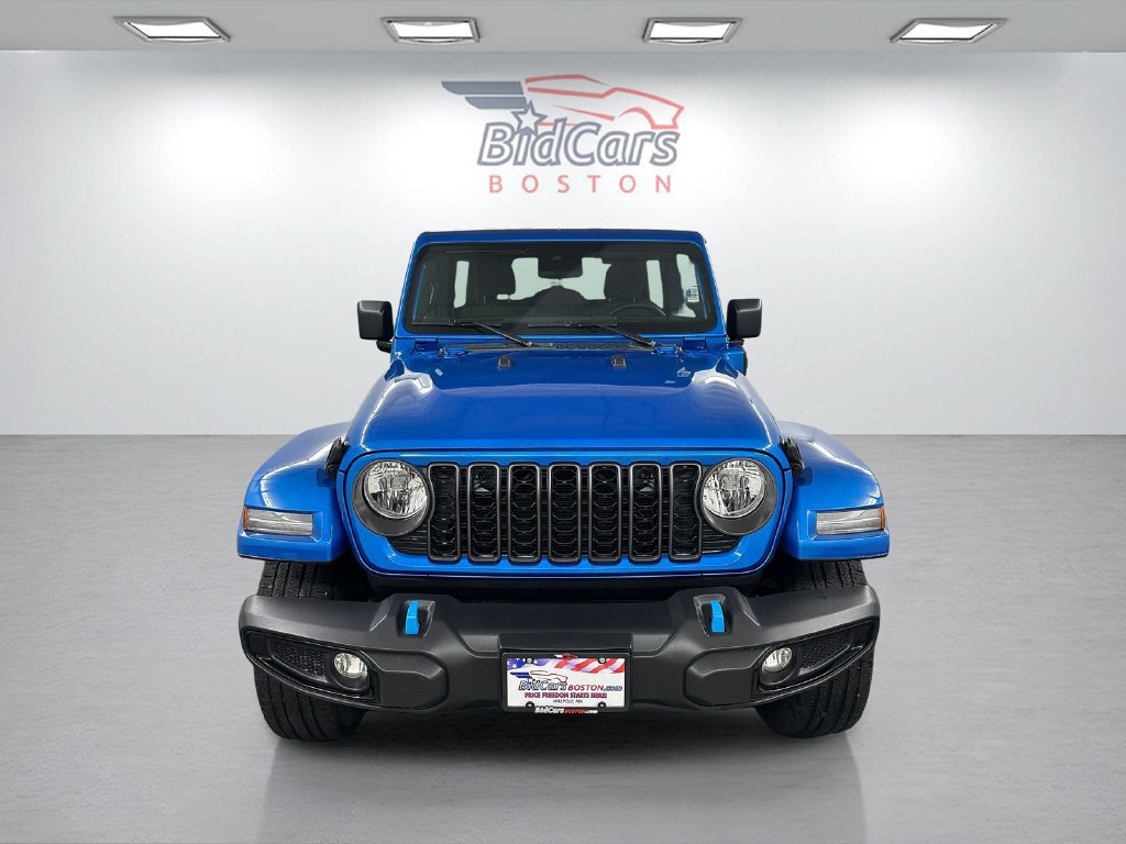 Used 2024 Jeep Wrangler Unlimited w/ Convenience Group AWD/4WD image 2