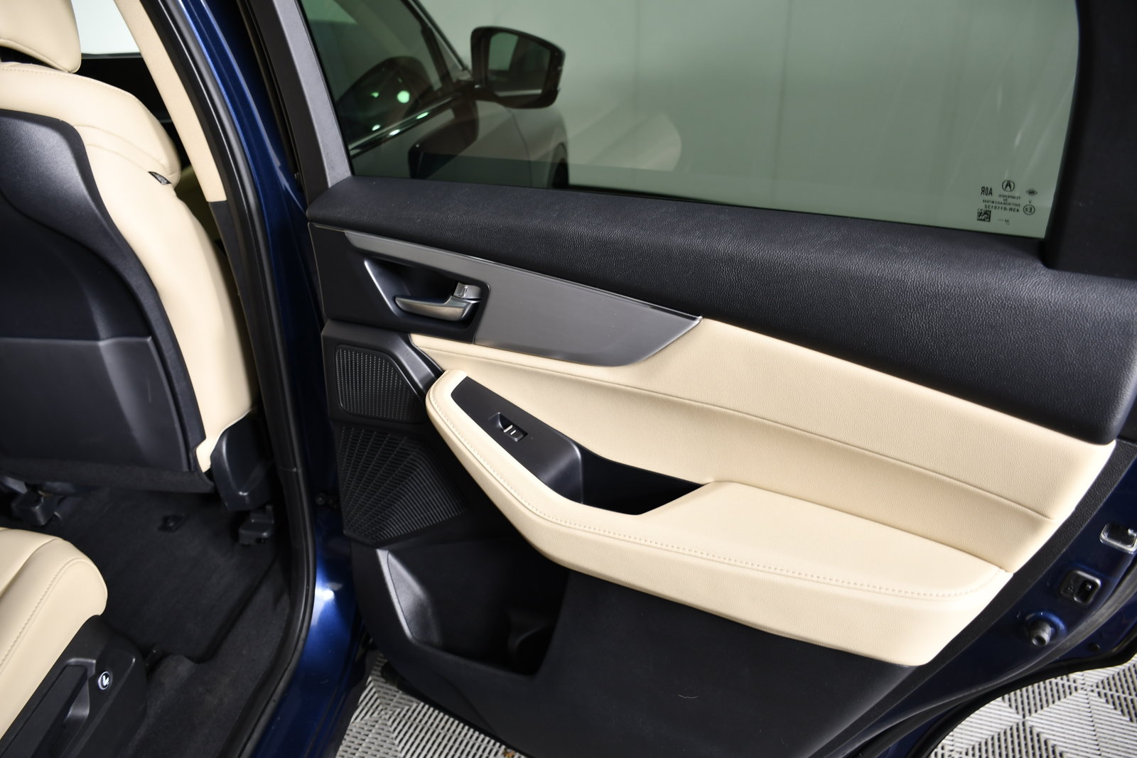 Certified 2025 Acura MDX SH-AWD image 43