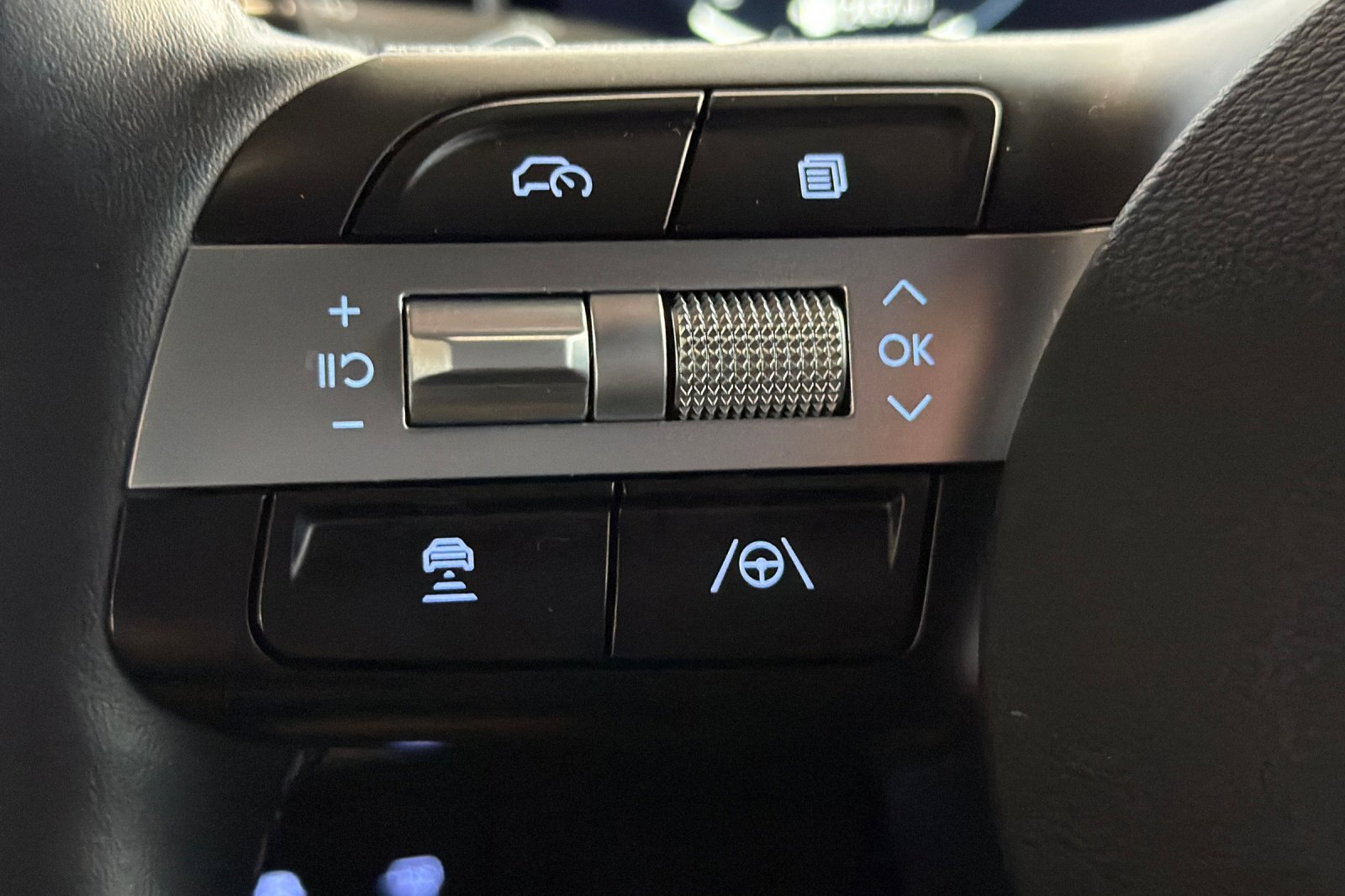 Certified 2025 Hyundai Santa Cruz Limited image 32