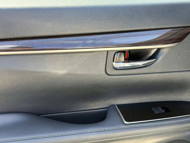Used 2018 Lexus ES 300h w/ Luxury Package FWD image 20