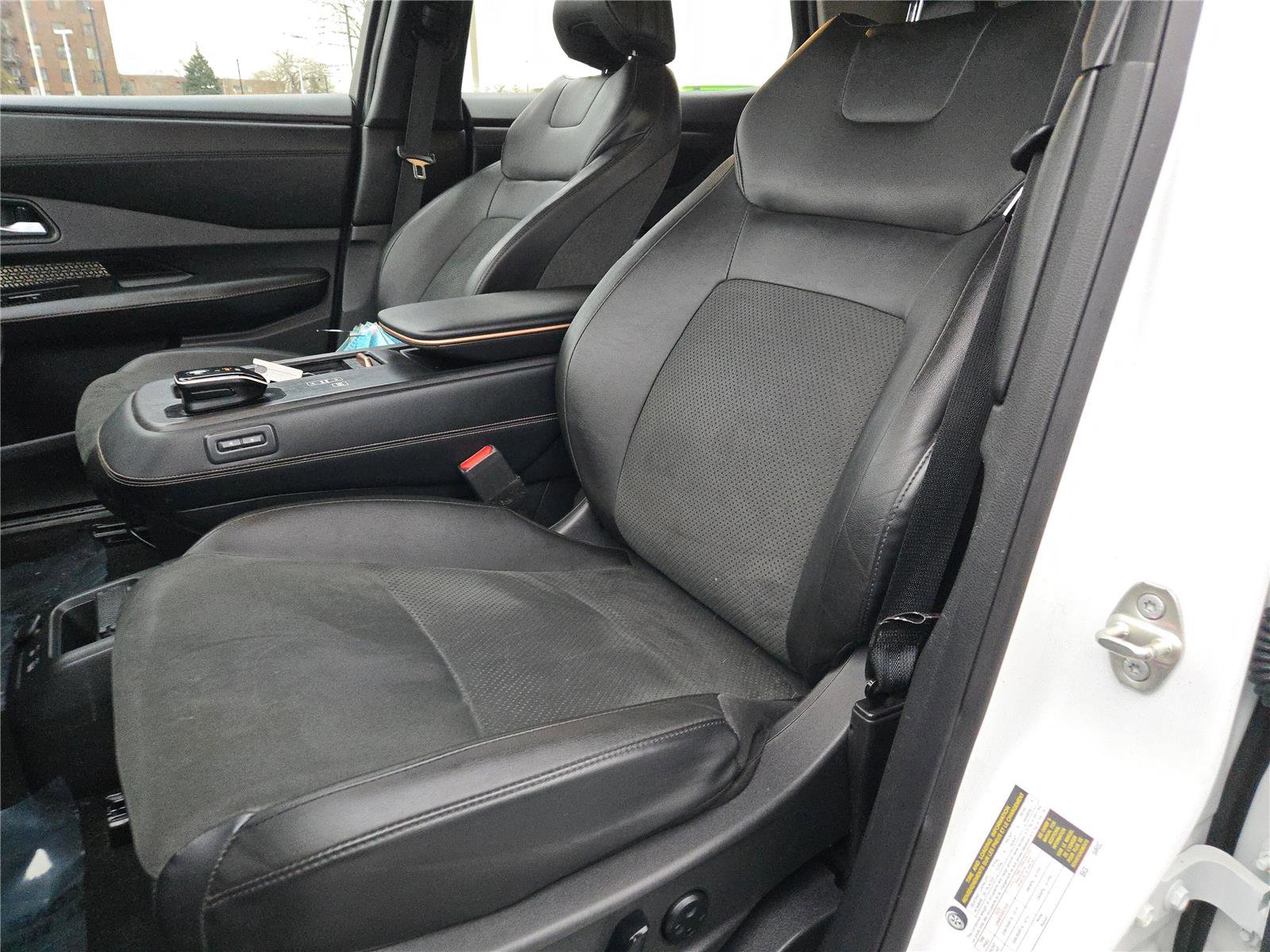 Used 2023 Nissan Ariya AWD image 29