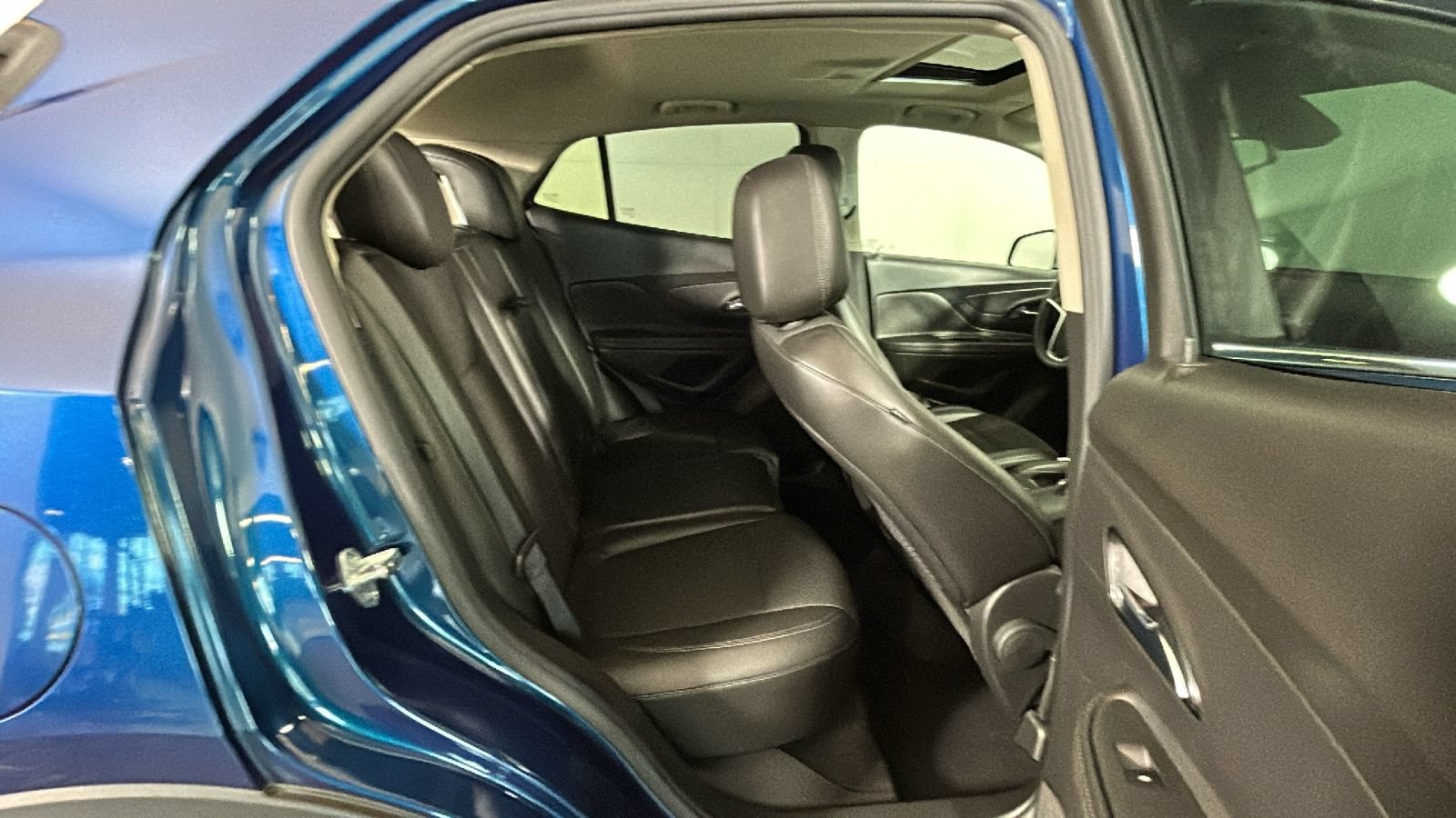 Used 2020 Buick Encore Preferred FWD image 34