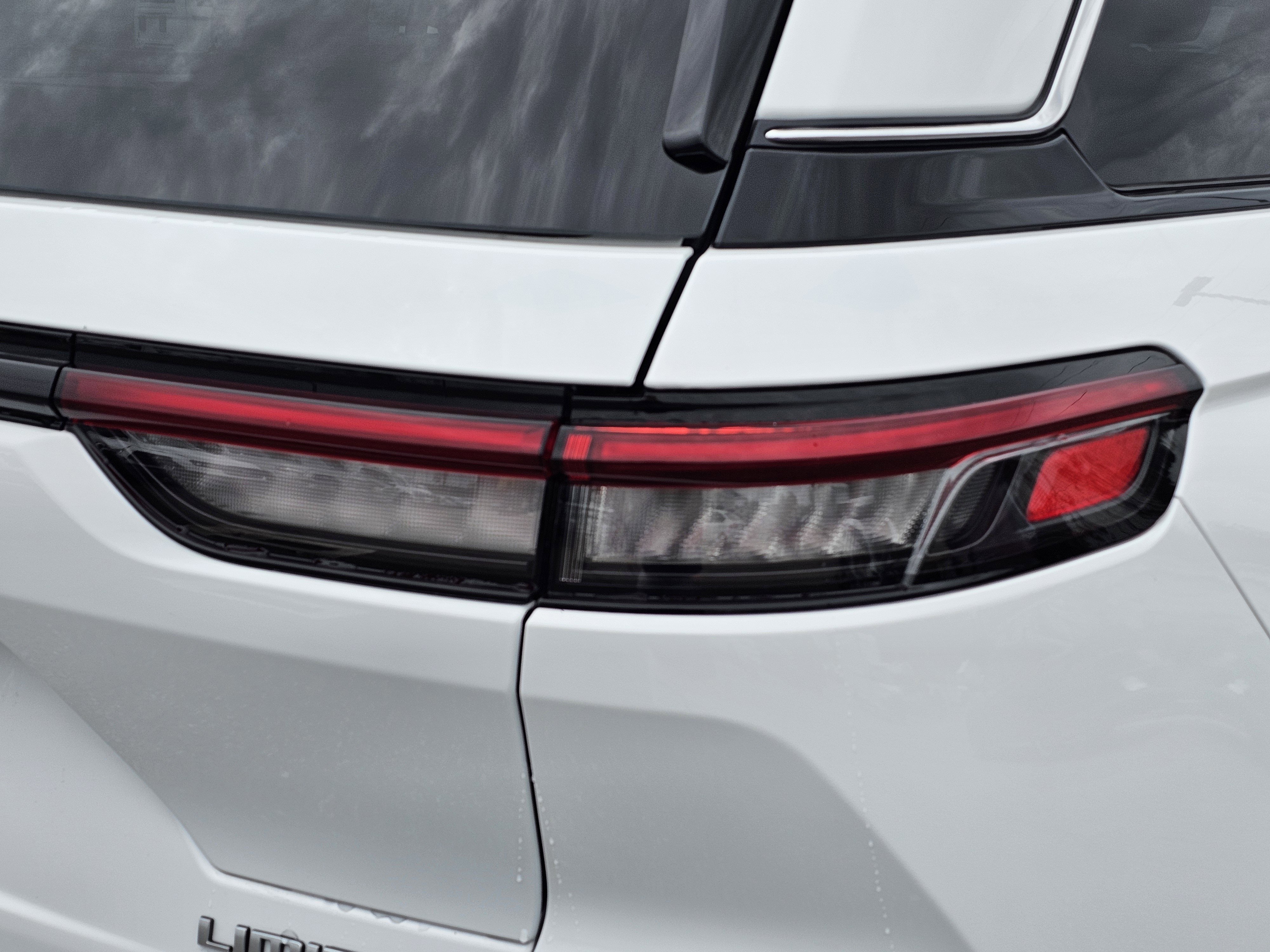 New 2025 Jeep Grand Cherokee Limited w/ Luxury Tech Group II image 8