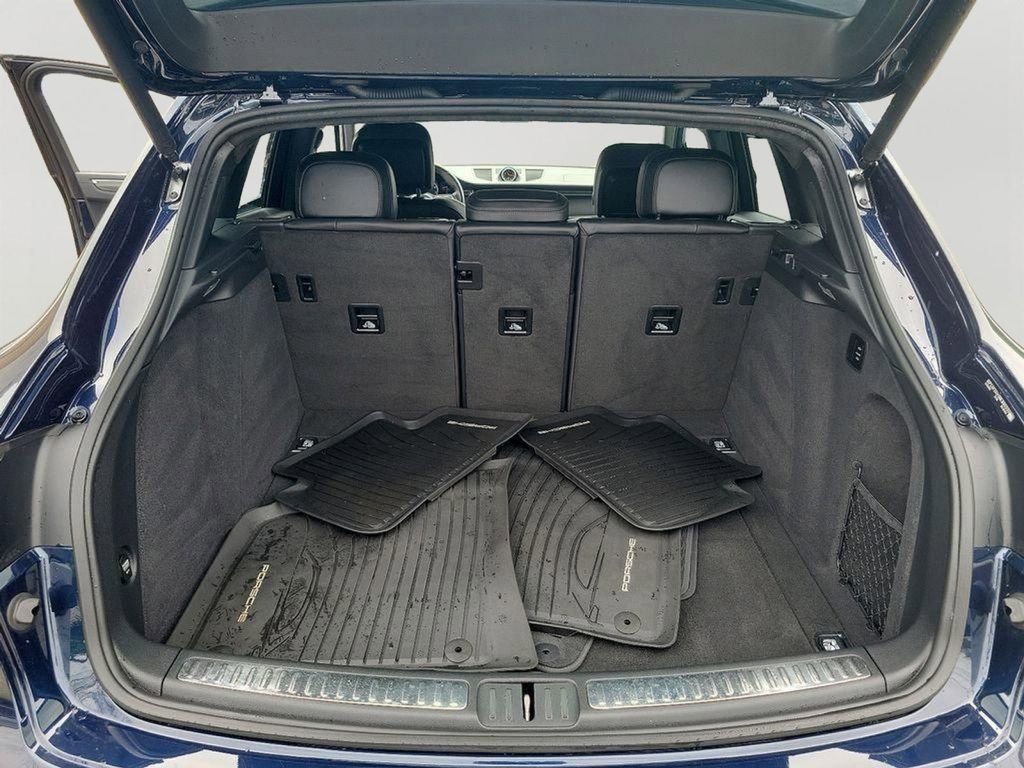 Used 2021 Porsche Macan Turbo image 25