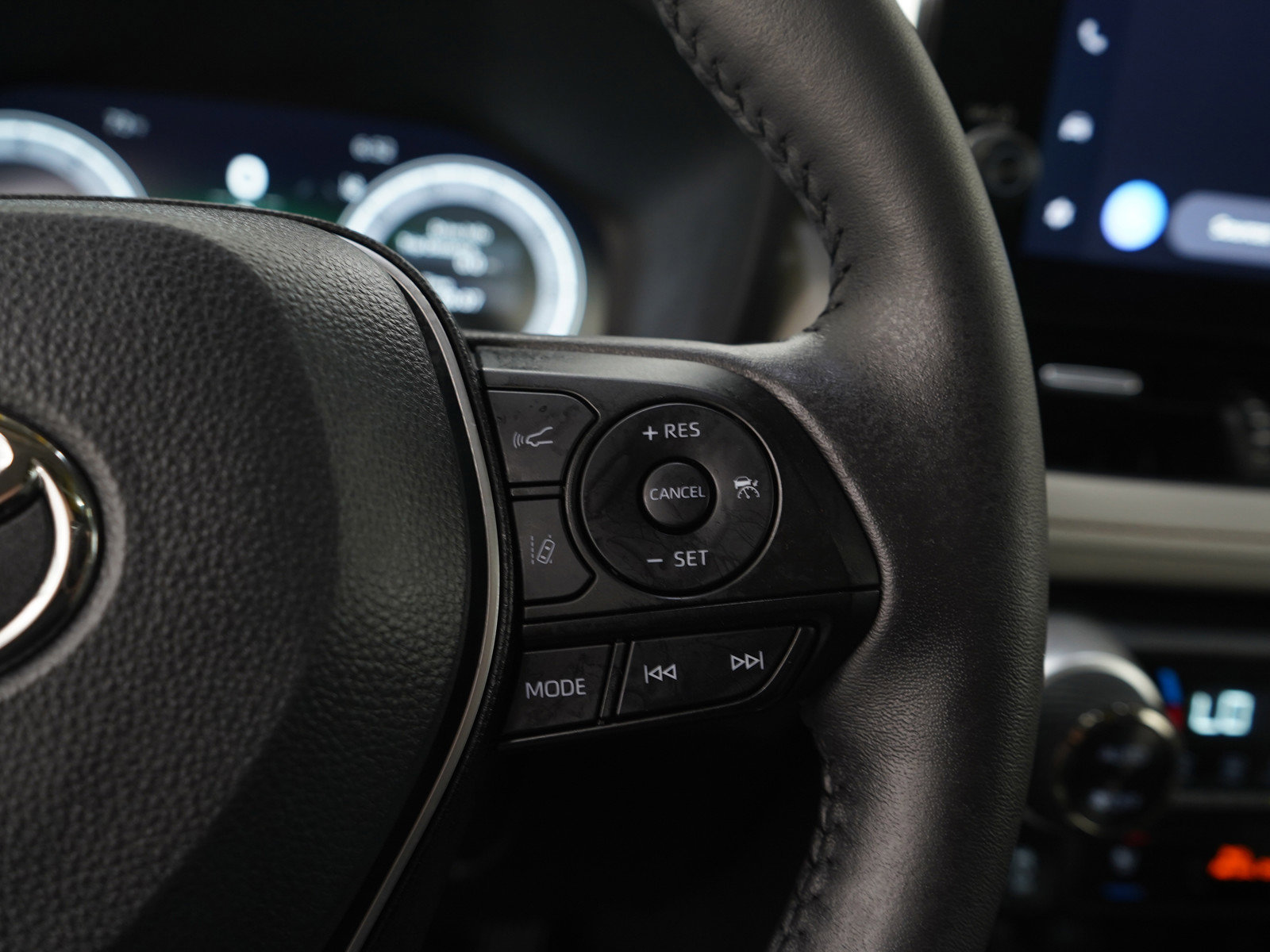 Used 2025 Toyota RAV4 Limited w/ Weather Package AWD/4WD image 29