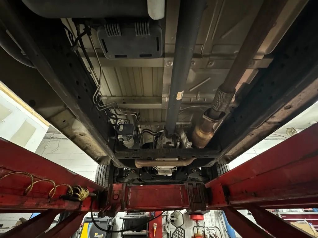 Used 2018 Chevrolet Express 2500 Extended w/ Driver Convenience Package image 32