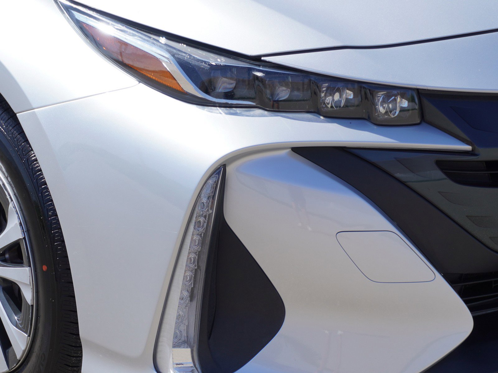 Used 2021 Toyota Prius Prime XLE FWD image 3