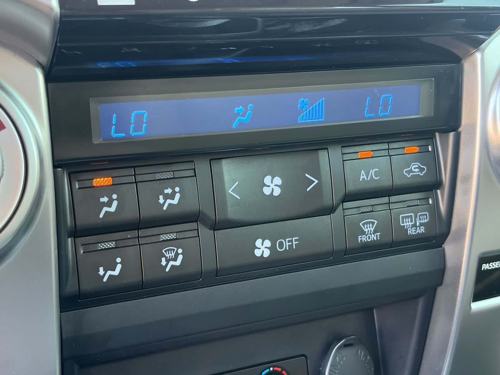 Used 2024 Toyota 4Runner Limited AWD/4WD image 22