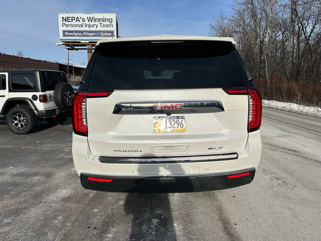 Used 2023 GMC Yukon XL SLT w/ SLT Luxury Package image 6