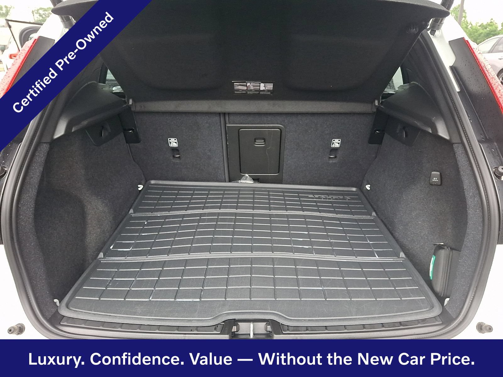 Certified 2024 Volvo XC40 B5 Plus w/ Protection Package Premier AWD/4WD image 30