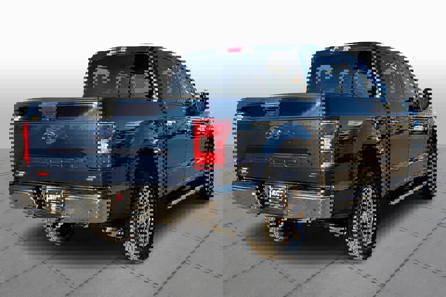 Used 2018 Ford F150 XLT w/ Equipment Group 302A Luxury image 11