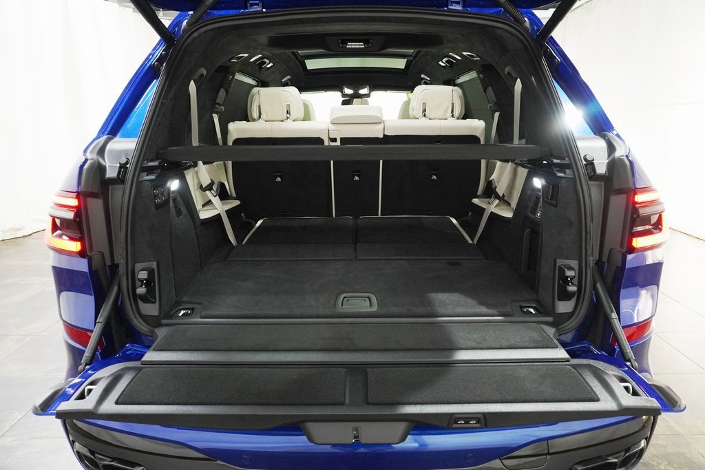 Used 2025 BMW X7 M60i image 5