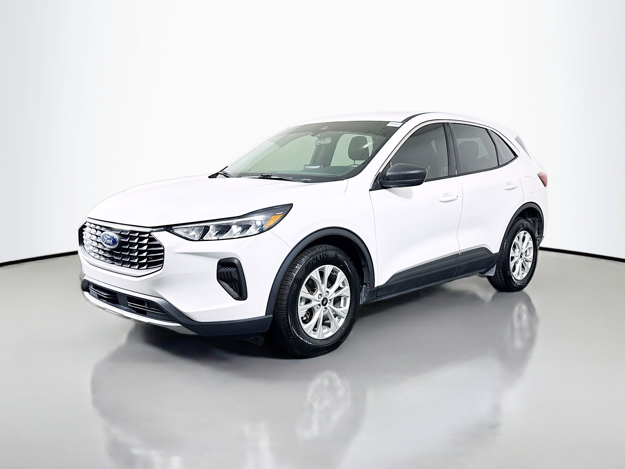 Used 2023 Ford Escape Active w/ Cold Weather Package FWD image 4