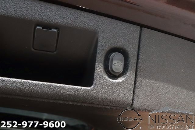 Used 2020 Chevrolet Suburban Premier w/ Premier Plus Edition image 23