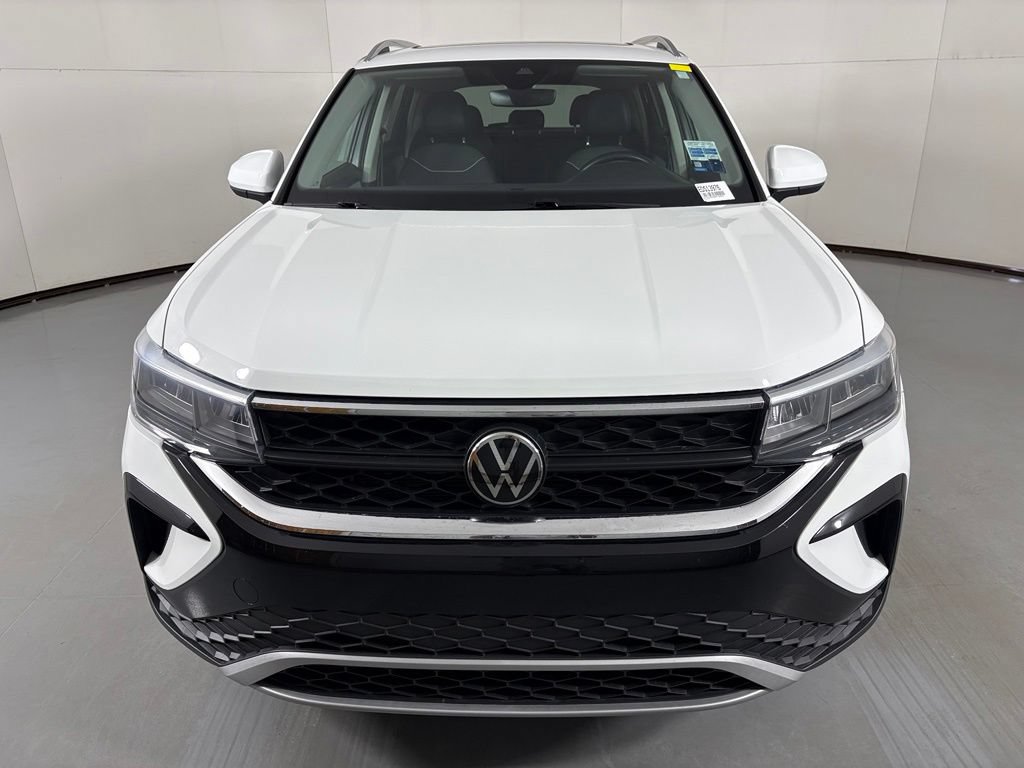Used 2024 Volkswagen Taos SE FWD image 3