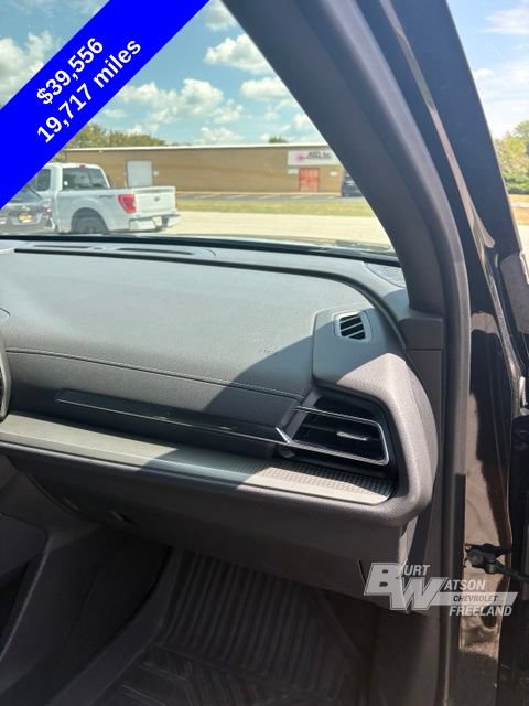 Used 2025 Chevrolet Traverse LT w/ Driver Confidence Package AWD/4WD image 30