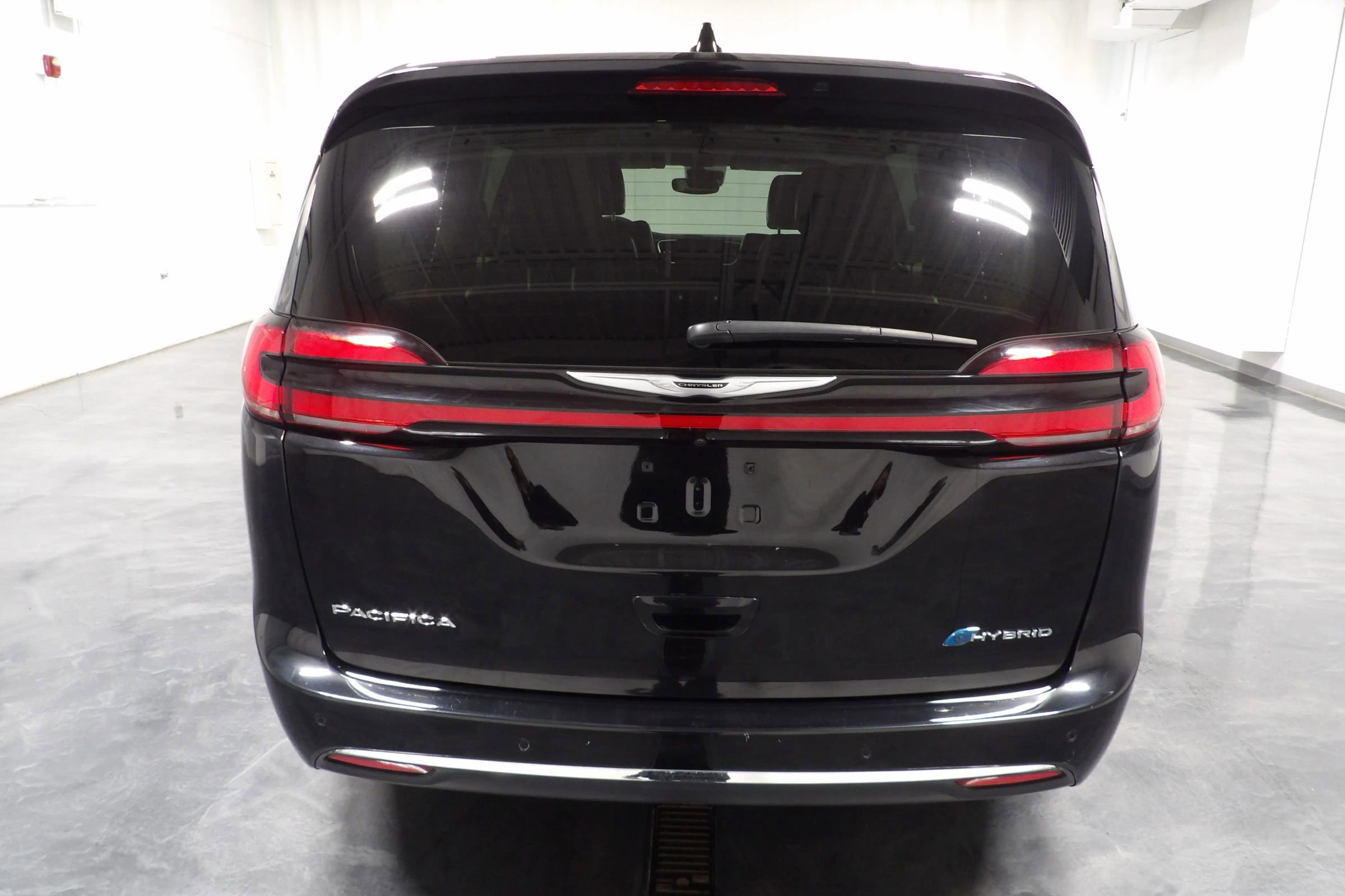 Used 2024 Chrysler Pacifica Limited image 9