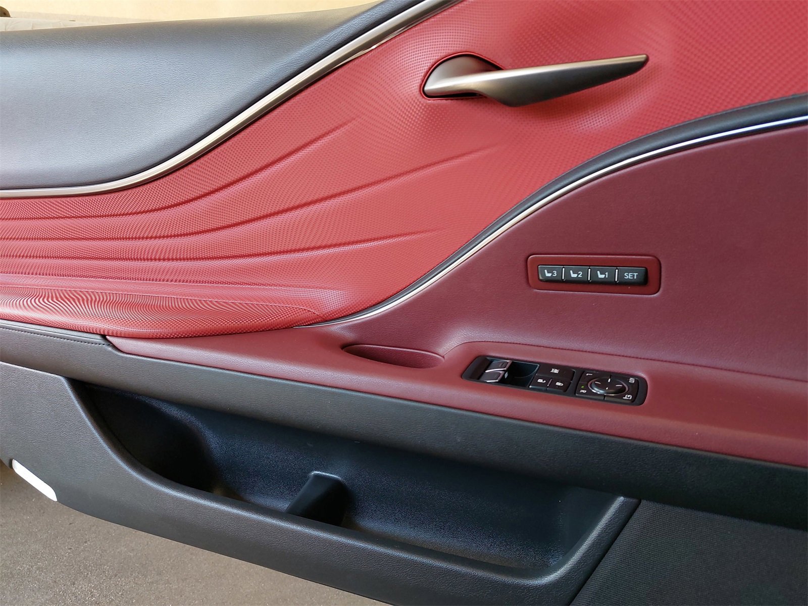 Used 2023 Lexus LC 500 Convertible image 36