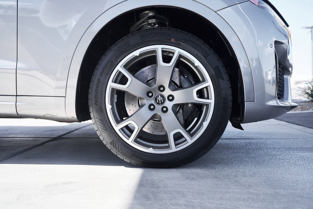 Used 2022 Maserati Levante Modena image 10