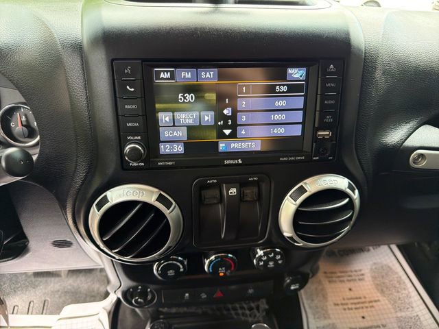 Used 2018 Jeep Wrangler Sahara w/ Connectivity Group AWD/4WD image 18