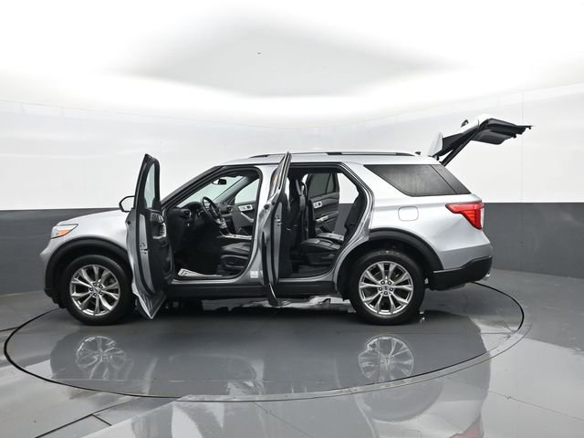 Used 2023 Ford Explorer Limited w/ Equipment Group 301A AWD/4WD image 34