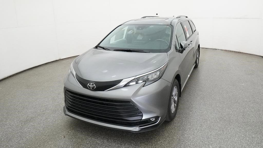 New 2026 Toyota Sienna XLE image 5