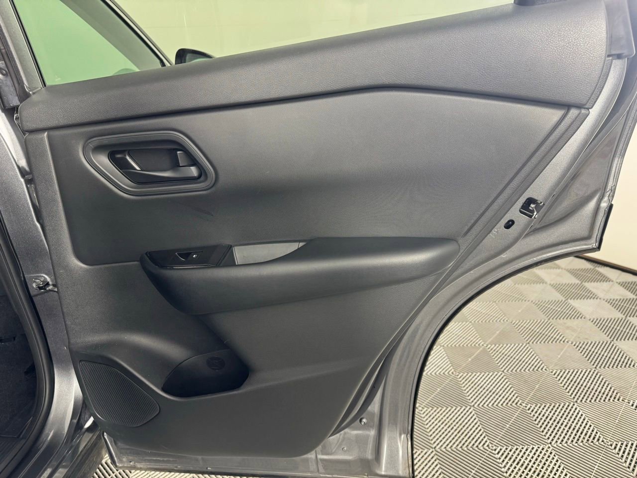 Used 2024 Nissan Rogue S image 30