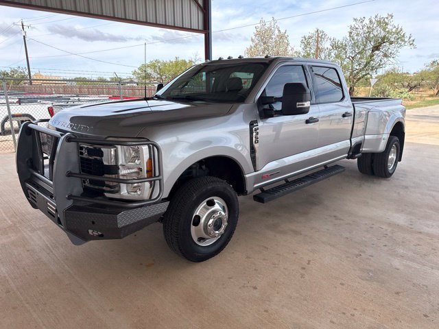 Used 2024 Ford F350 4x4 Crew Cab DRW Super Duty image 3