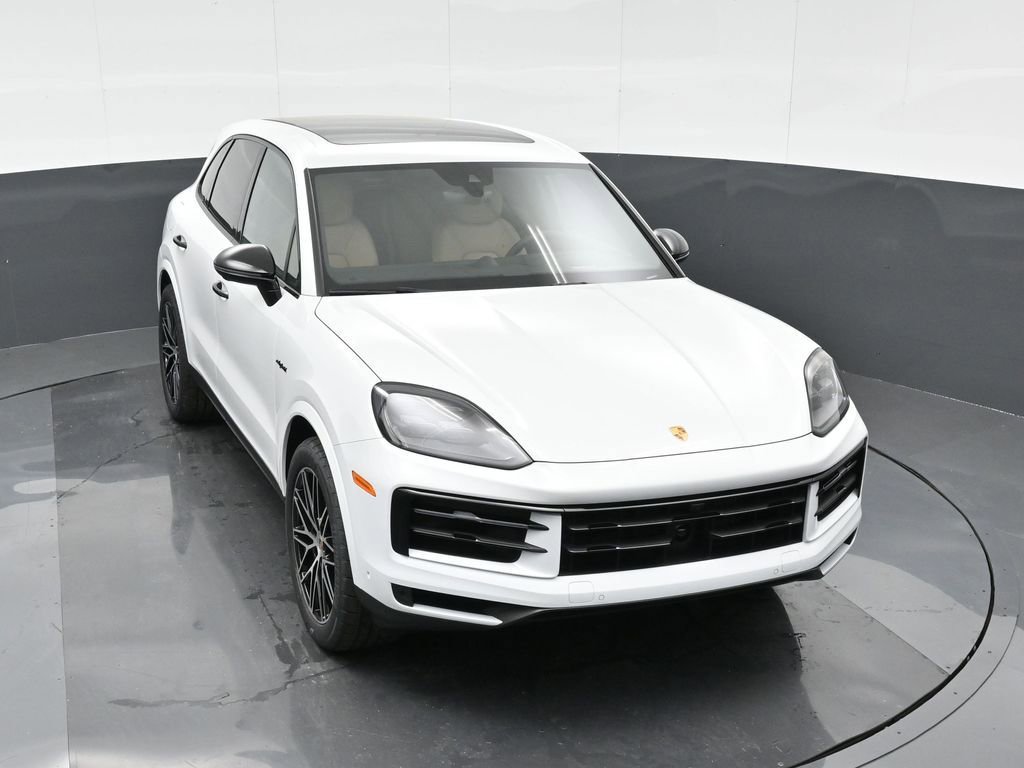 Used 2025 Porsche Cayenne E-Hybrid image 32