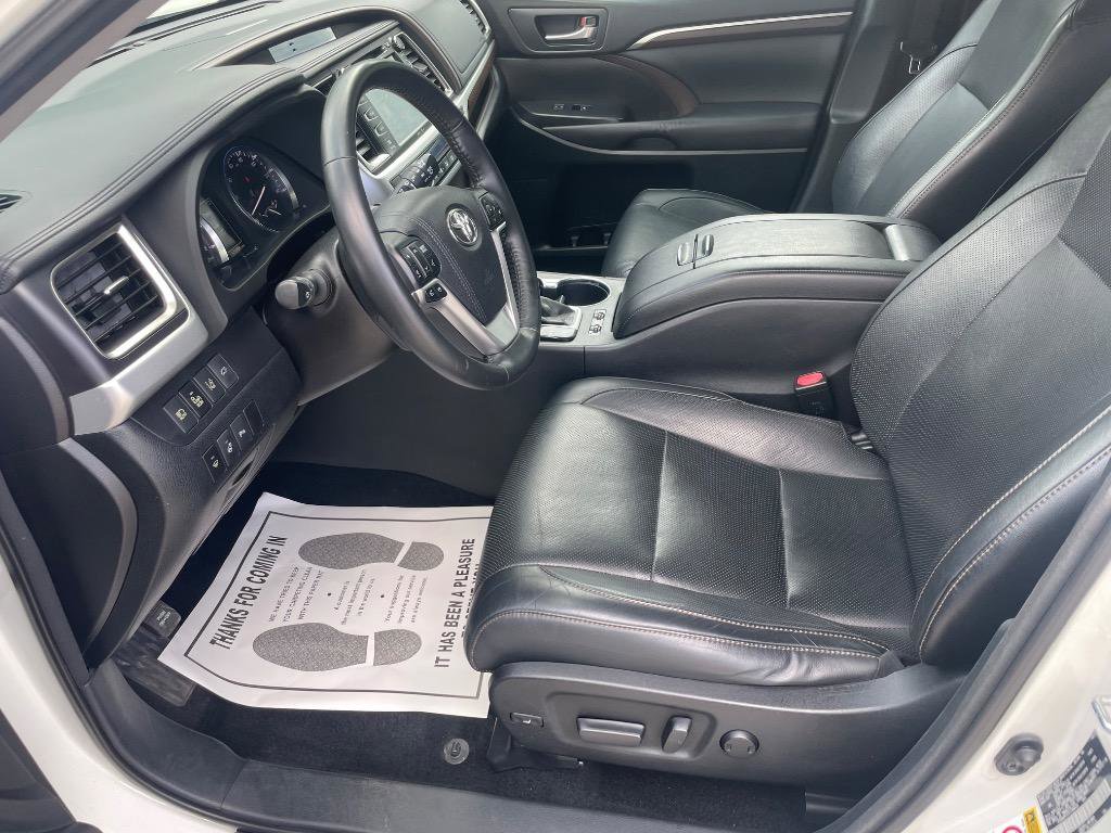 Used 2015 Toyota Highlander Limited Platinum AWD/4WD image 12