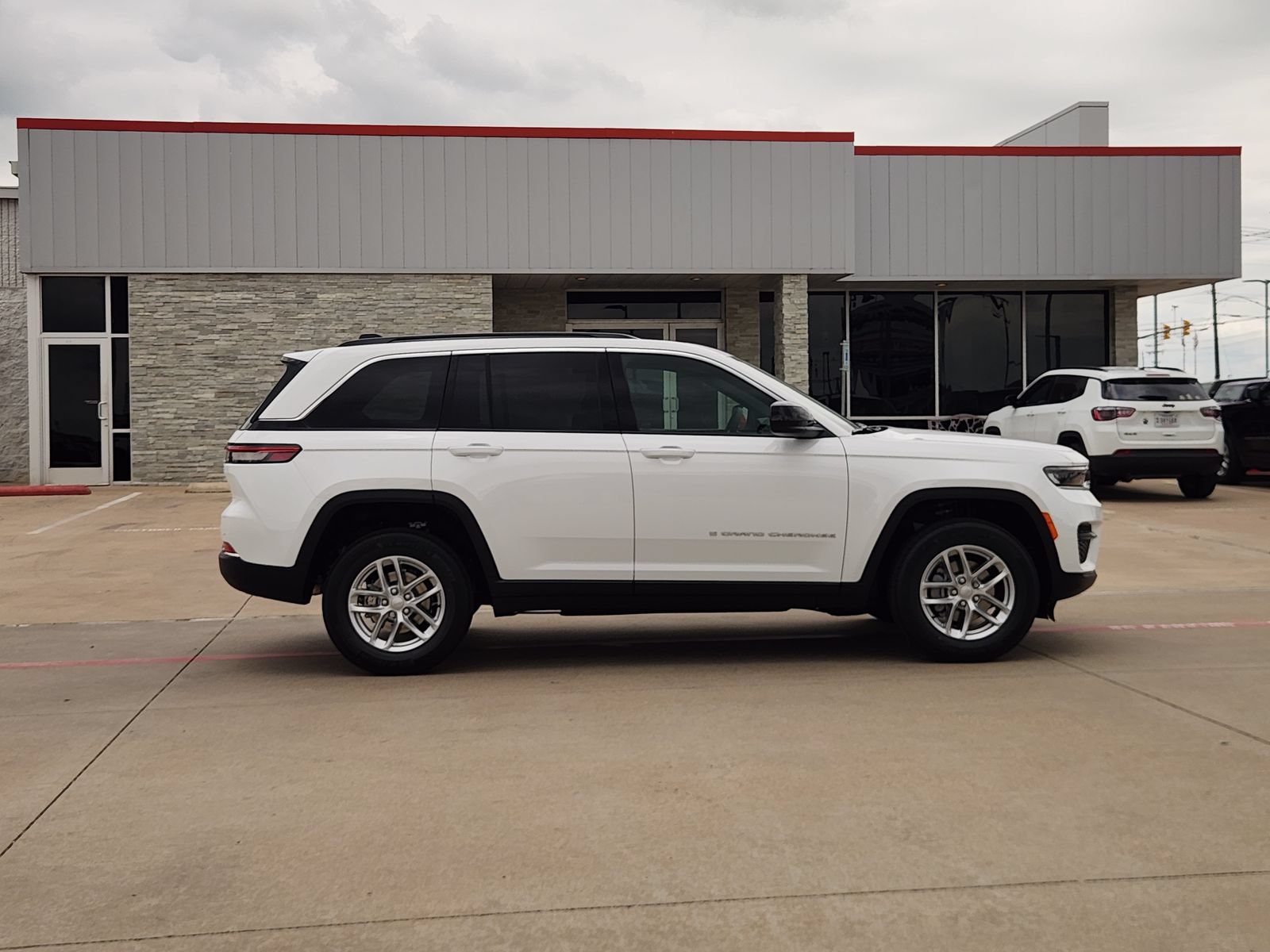 New 2026 Jeep Grand Cherokee Laredo X AWD/4WD image 7