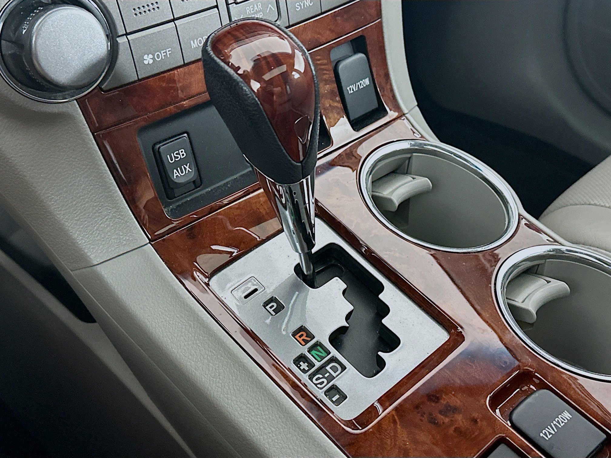 Used 2012 Toyota Highlander Limited w/ Tow Pkg image 24