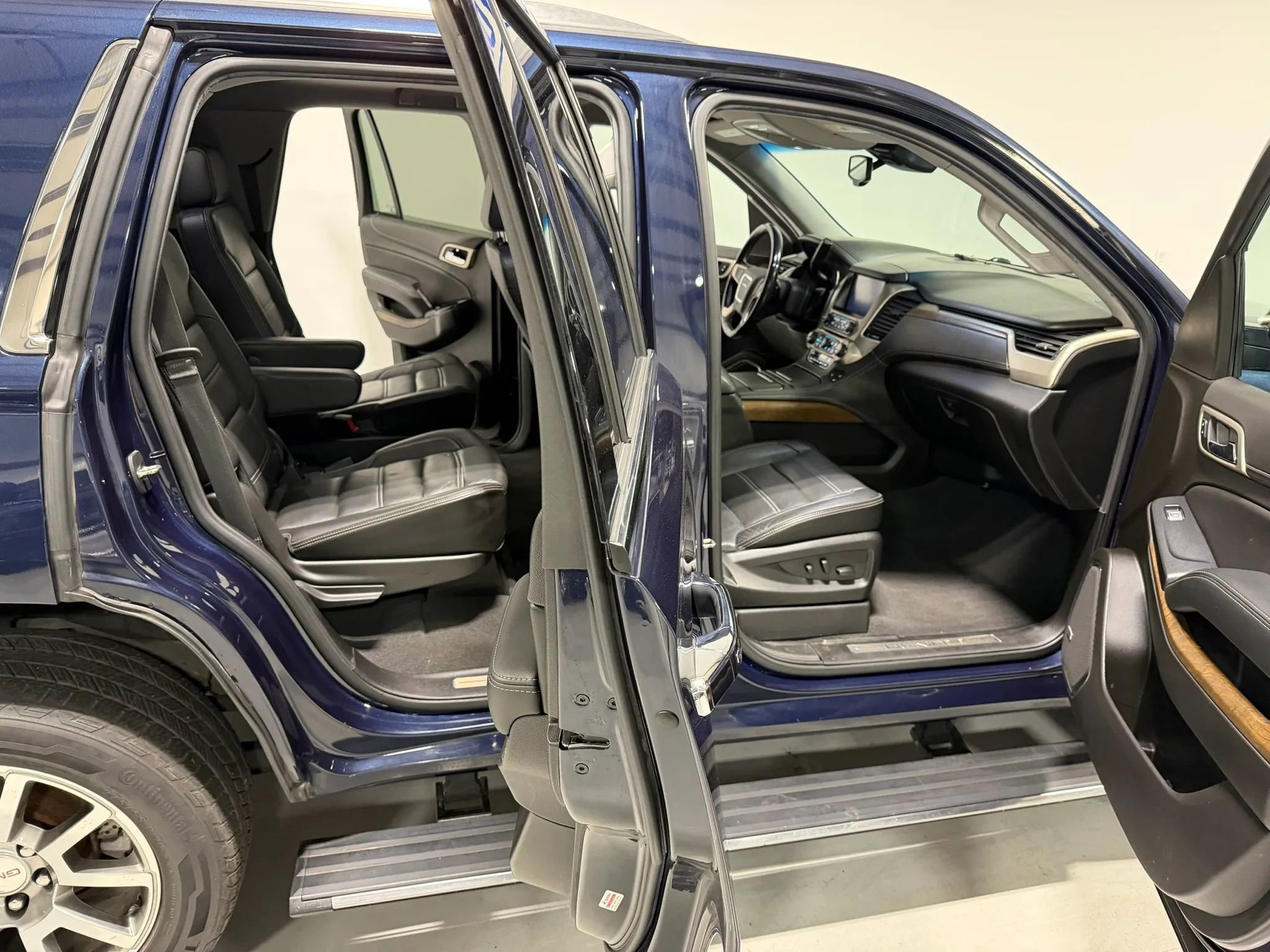 Used 2019 GMC Yukon Denali image 17