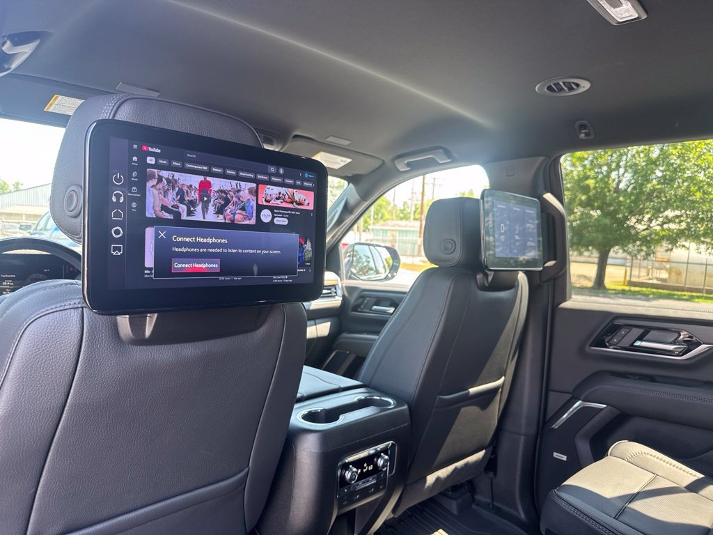 Used 2025 GMC Yukon Denali w/ Advanced Technology Package AWD/4WD image 19