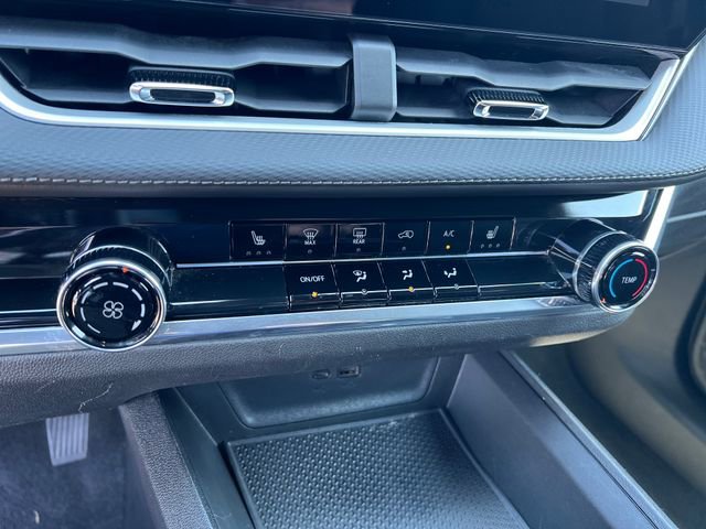 Used 2025 Chevrolet Equinox LT w/ Safety and Technology Package image 29