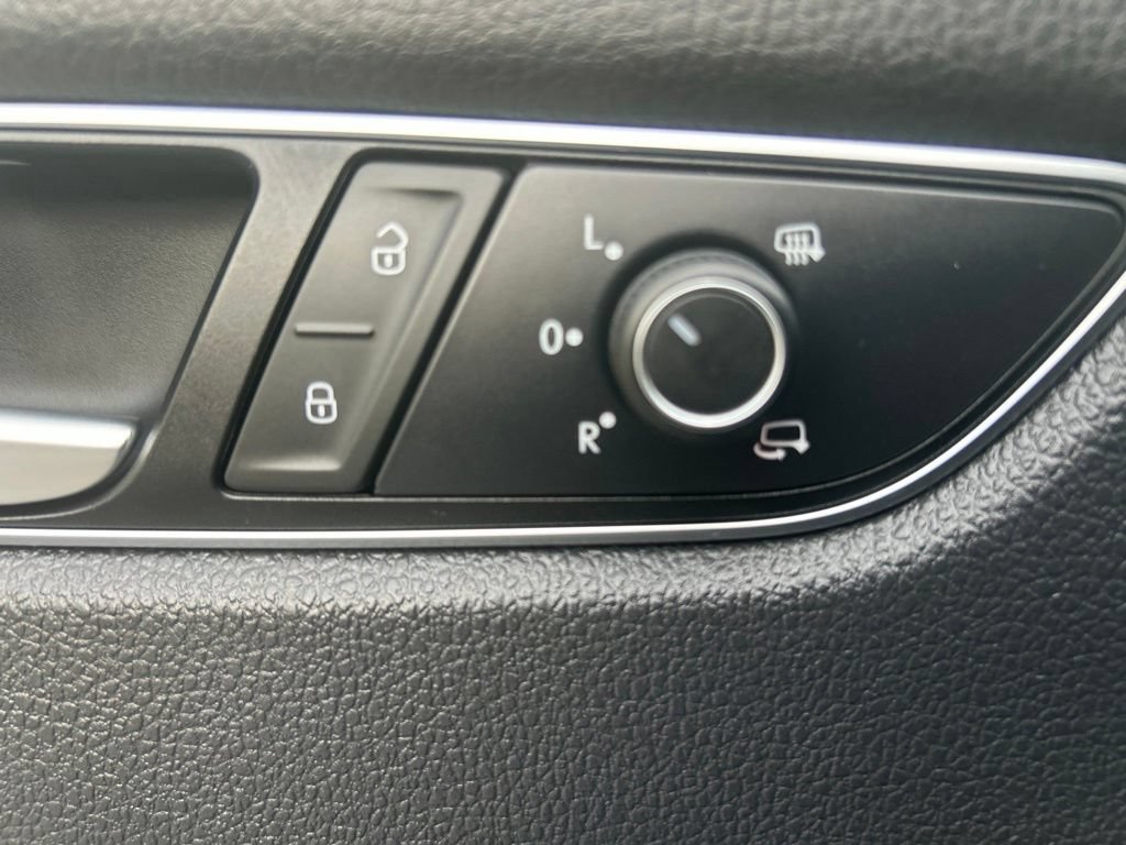 Used 2016 Volkswagen Passat 1.8T SEL Premium FWD image 40