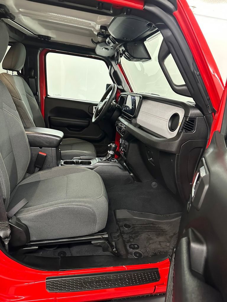 Used 2024 Jeep Wrangler Unlimited AWD/4WD image 36