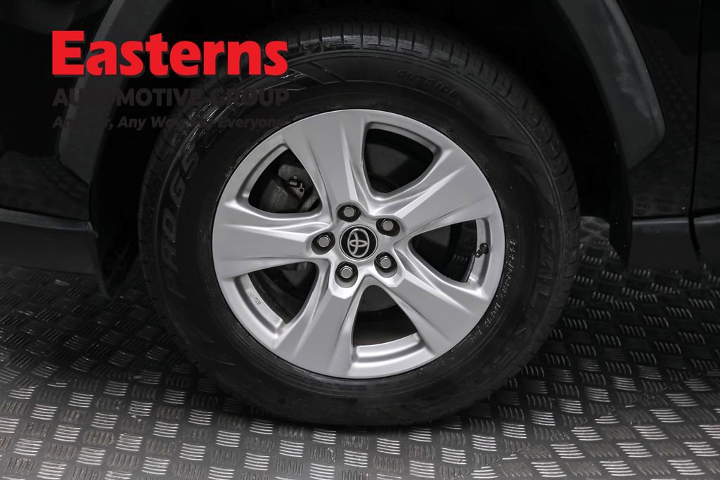 Used 2021 Toyota RAV4 XLE w/ Convenience Package image 33