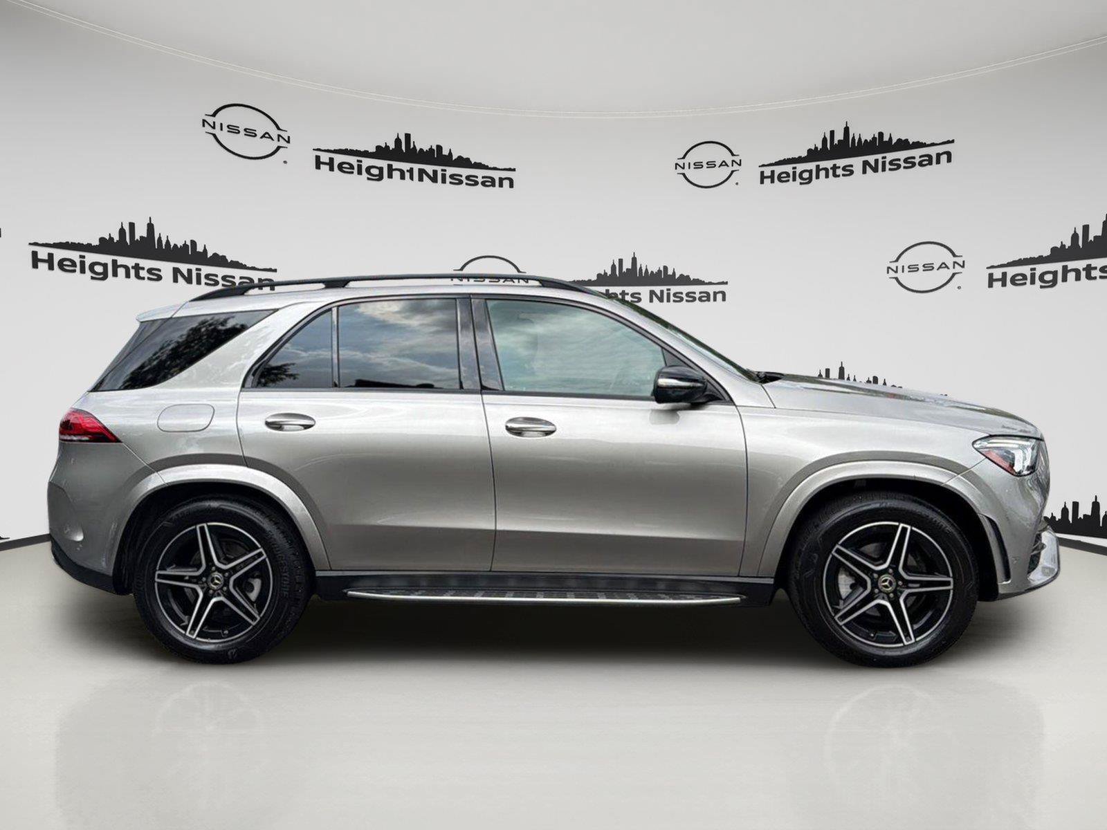 Used 2023 Mercedes-Benz GLE 350 4MATIC w/ AMG Line Exterior image 6