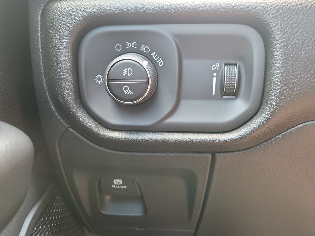 New 2026 RAM 1500 Express AWD/4WD image 30