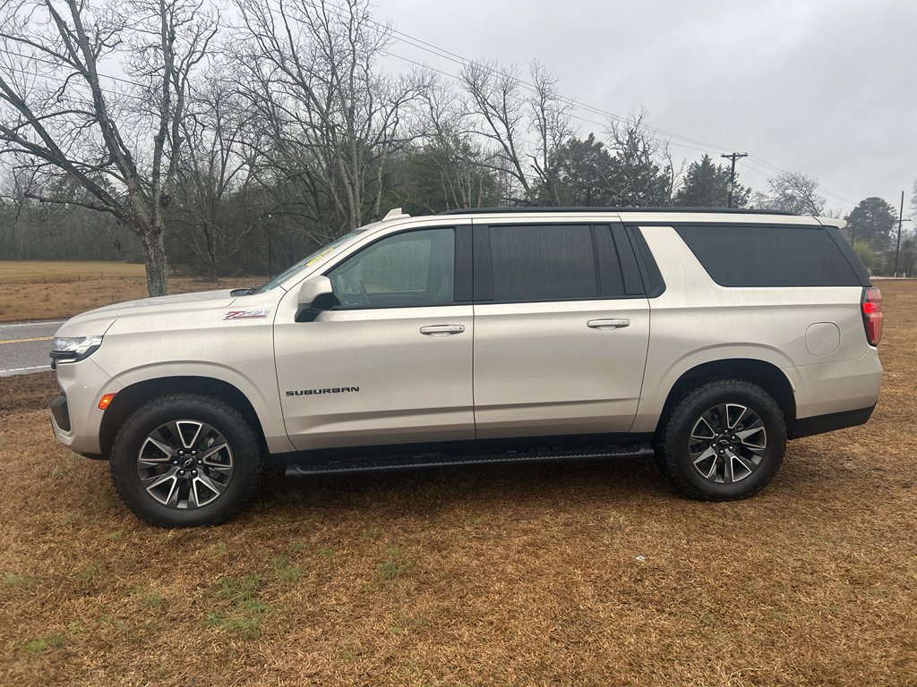 Used 2023 Chevrolet Suburban Z71 image 3