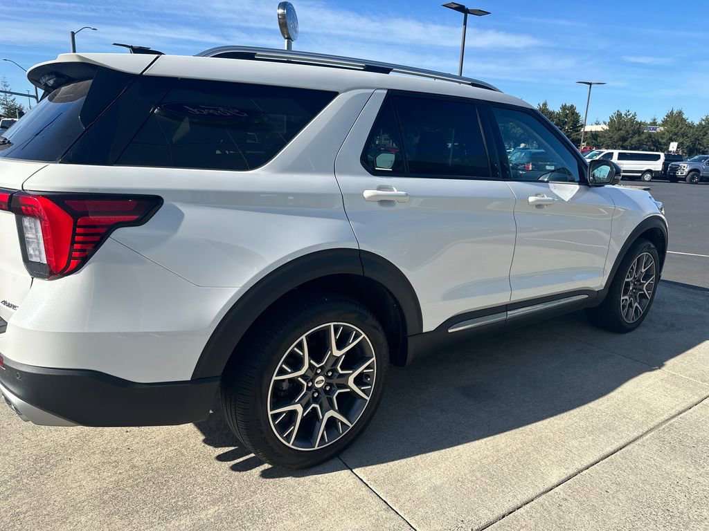 Used 2025 Ford Explorer Platinum w/ Ultimate Package AWD/4WD image 4