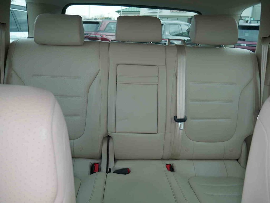 Used 2017 Volkswagen Touareg Sport image 35